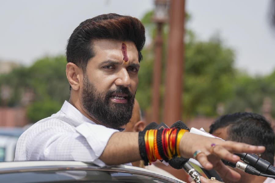 चिराग़ का हठ.. क्या टूट जाएगा NDA का मठ?